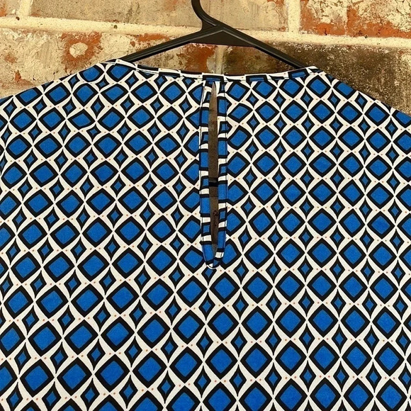 Unique Spectrum Blue Geometric Zipper Sleeveless Blouse - Picture 6 of 10